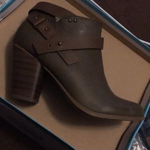 SUPER cute booties 6.5